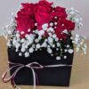 Ανθοσύνθεση σε κόκκινο στρογγυλό κουτί Ανθοσυνθέσεις Φρέσκων Λουλουδιών Ανθοπωλείο Δραγατάκη 2