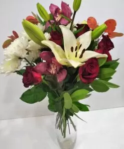 Μπουκέτο με λίλιουμ, τριαντάφυλλα, ορχηδέες και χρυσάνθεμα Ανθοσυνθέσεις Φρέσκων Λουλουδιών Ανθοπωλείο Δραγατάκη