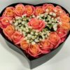 Ανθοσύνθεση σε γυάλινο κύβο με 7 τριαντάφυλλα Δώρα μαιευτηρίου Ανθοπωλείο Δραγατάκη 4