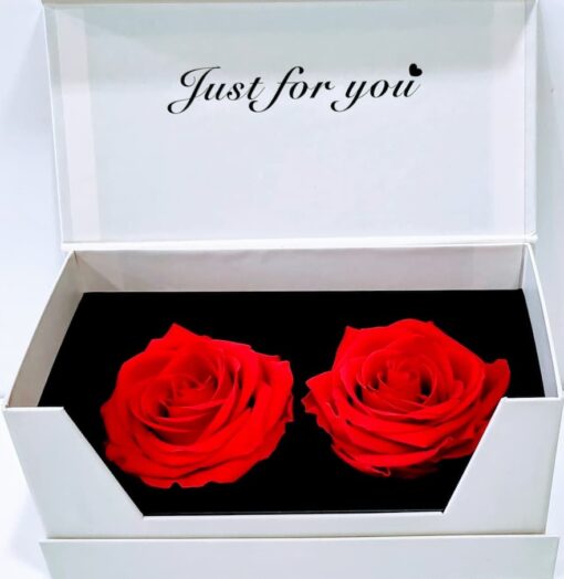 2 Forever Roses κόκκινα σε λευκή μαγνητική κασετίνα Forever Roses - Eternal Roses Ανθοπωλείο Δραγατάκη | Αποστολή λουλουδιών στην Αθήνα |Μαρούσι-Βόρεια Προάστια