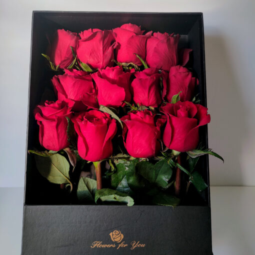 Roses in a box Ανθοσυνθέσεις Φρέσκων Λουλουδιών Ανθοπωλείο Δραγατάκη