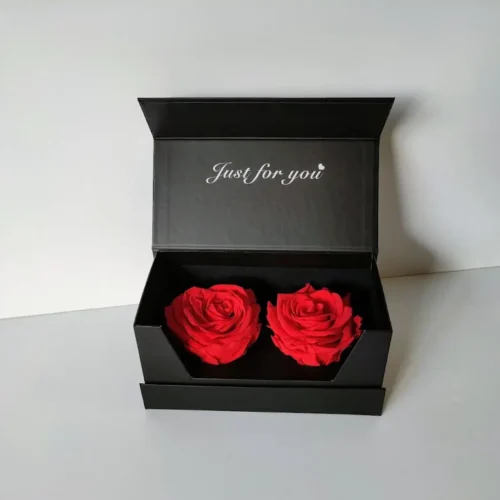 2 Forever Roses κόκκινα σε μαύρη μαγνητική κασετίνα
