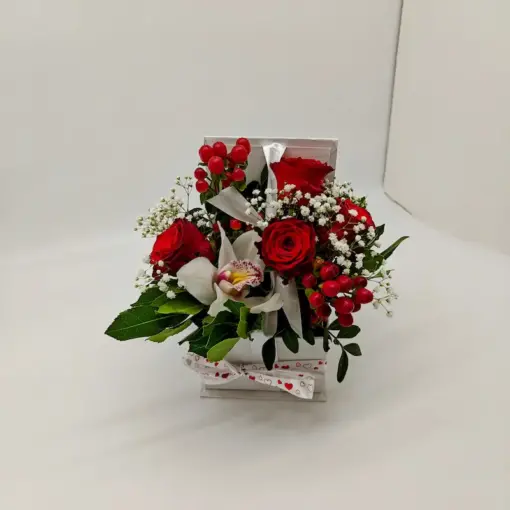 Ανθοσύνθεση με τριαντάφυλλα ορχιδέα και γυψοφίλη Ανθοσυνθέσεις Φρέσκων Λουλουδιών Ανθοπωλείο Δραγατάκη